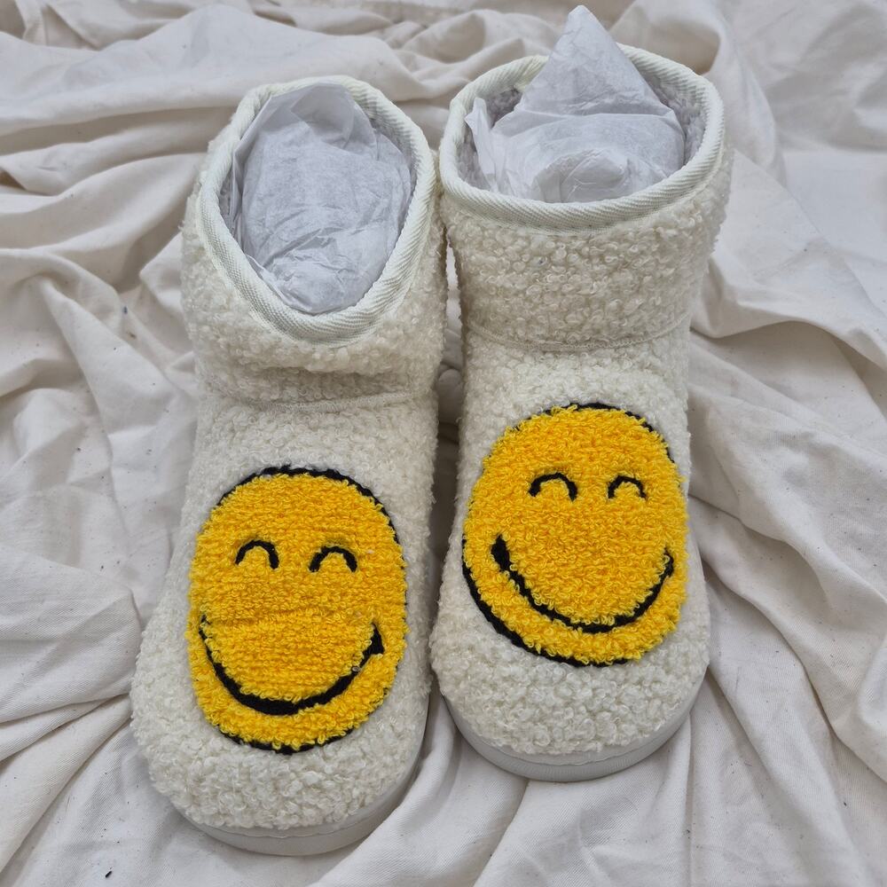 NEW MIA Chill Happy Face white Bootie Slippers slip-on Women's size 8